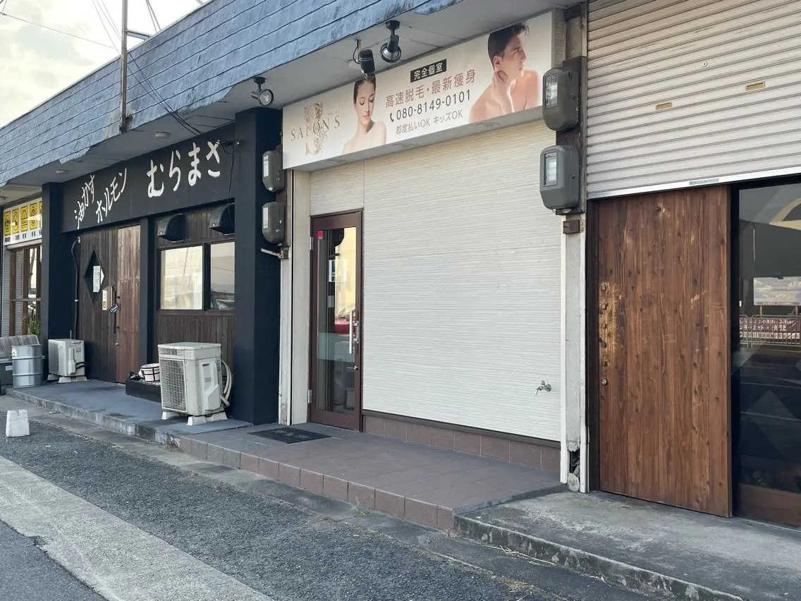 N NAILSの内観・外観2