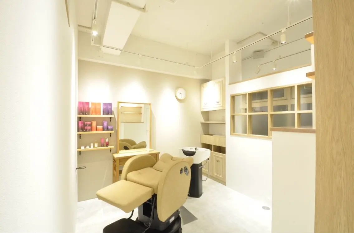 個室型美容室 Emma Hair plus 下郡店の内観・外観2