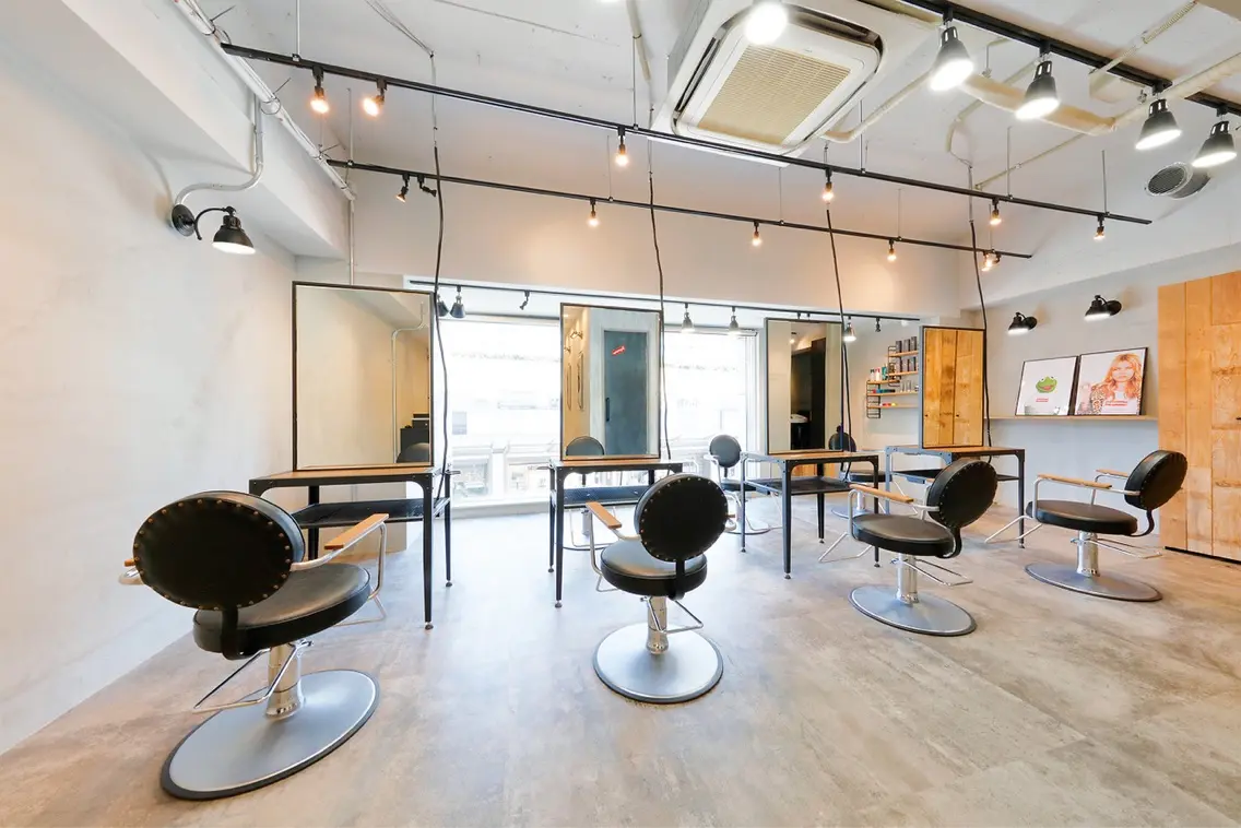 men’s salon Gaudi梅田茶屋町店の内観・外観3