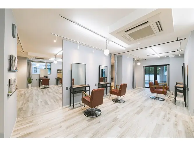 Luxe HAIR PARTNER　【ルクス　ヘア　パートナー】の内観・外観1