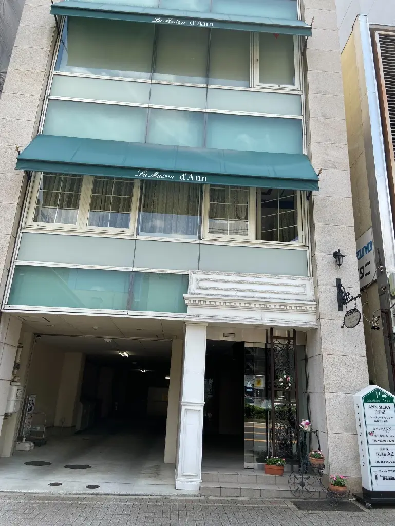 美容室 Izumi AZの内観・外観1