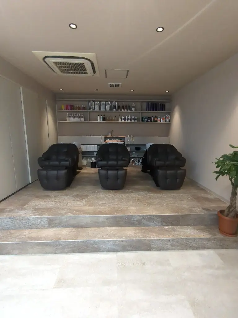 youres hair 仙台店の内観・外観3