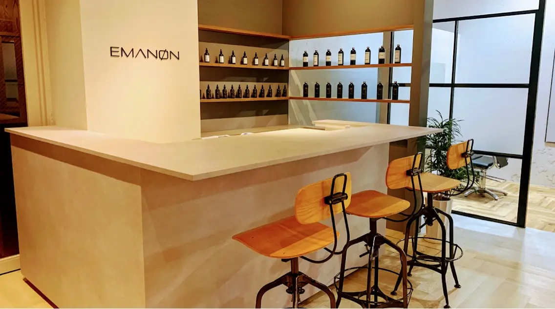 EMANON梅田店の内観・外観1