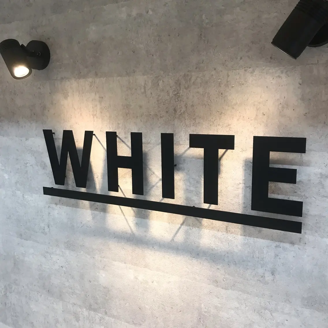 アンダーバーホワイト_WHITEの内観・外観2