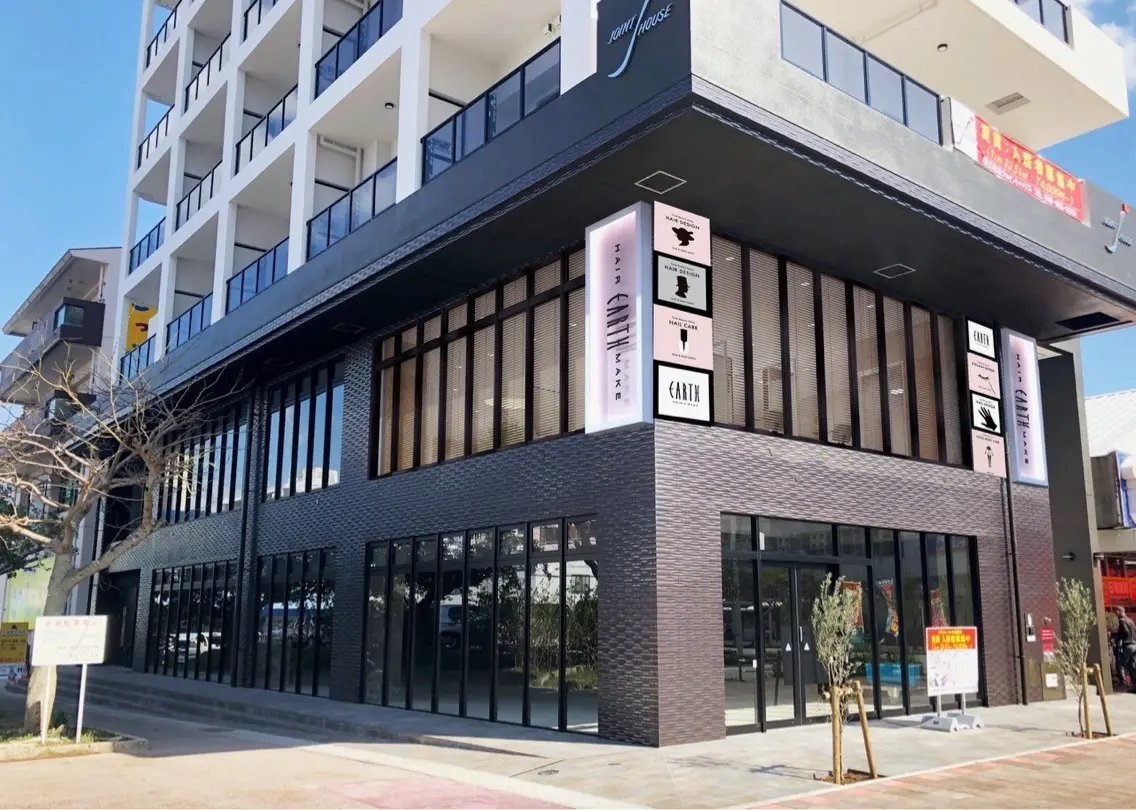 EARTH小禄店の内観・外観2