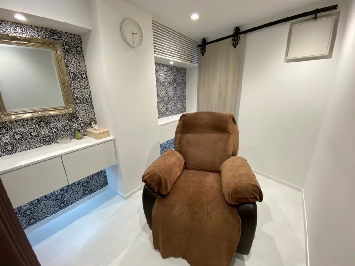 eye  salon LYRA 【アイサロン　リラ】の内観・外観3