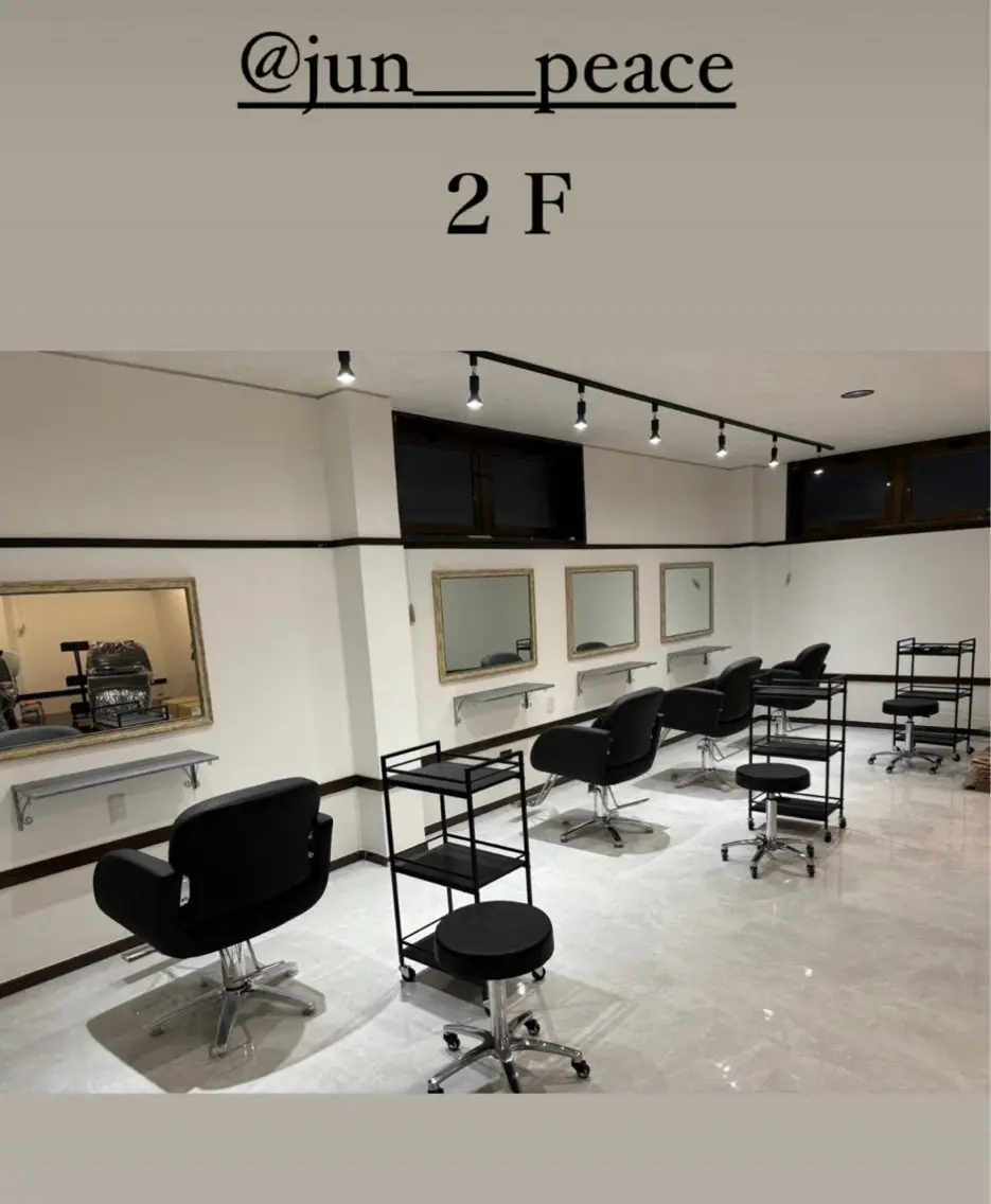 hair studio PEACEの内観・外観1