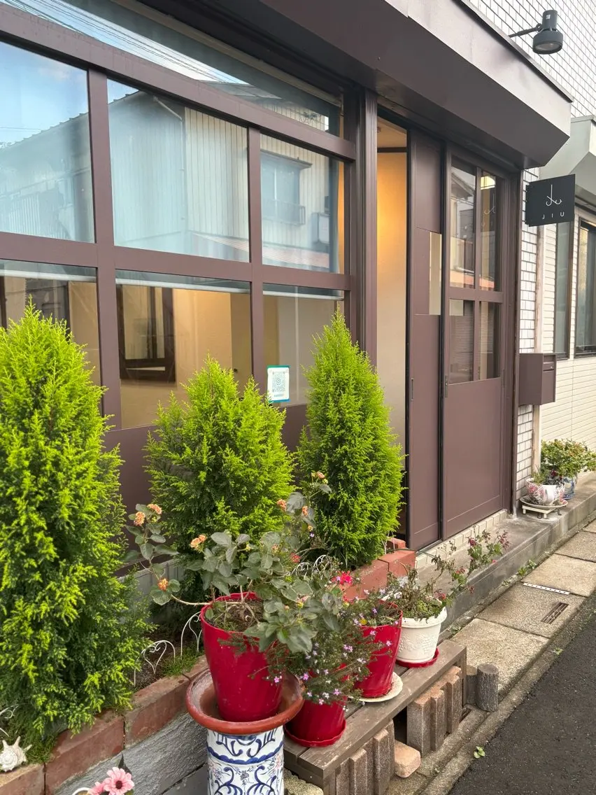 JIUの内観・外観1