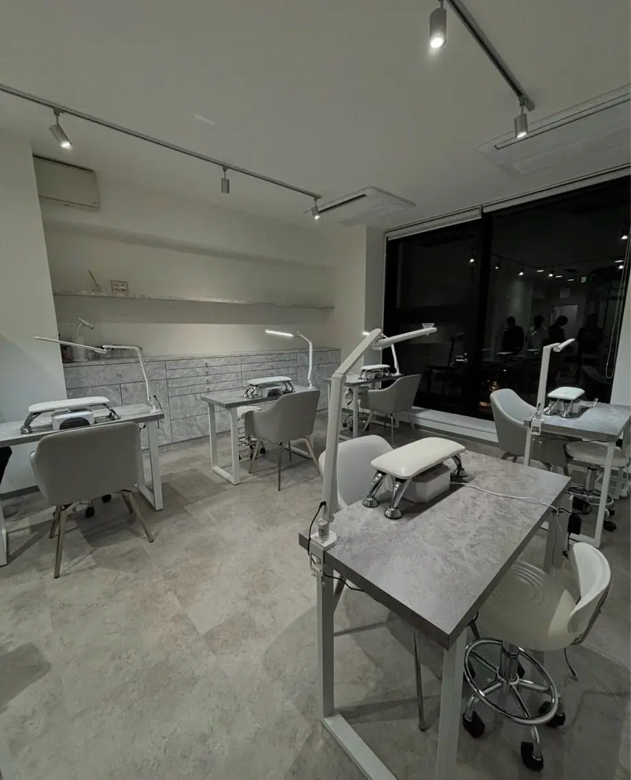 IROHANAIL三条河原町店の内観・外観1