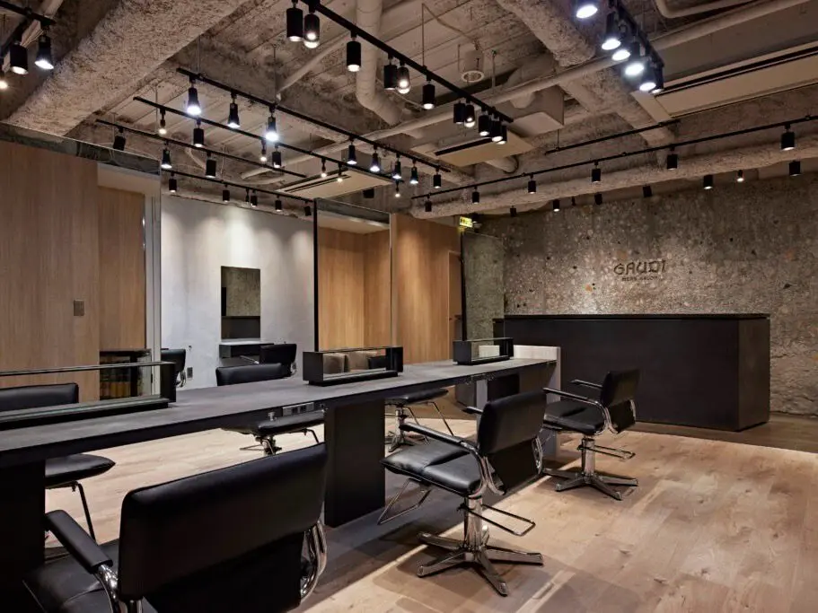 Men's salon Gaudi 三宮店の内観・外観2