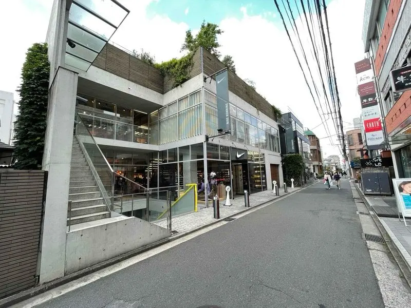 SALOWINの内観・外観1