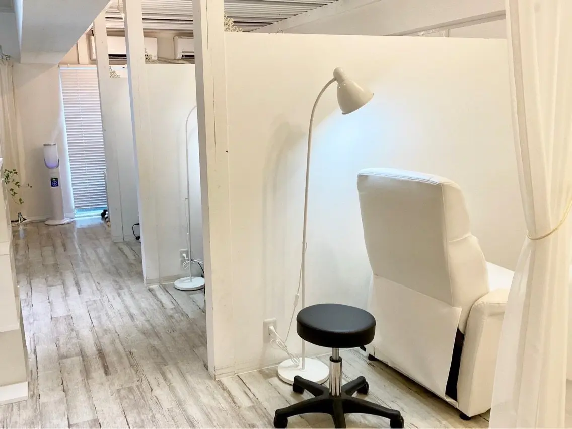 〜まつげエクステ＆眉毛の専門サロン〜eyelash salon Luciaの内観・外観1