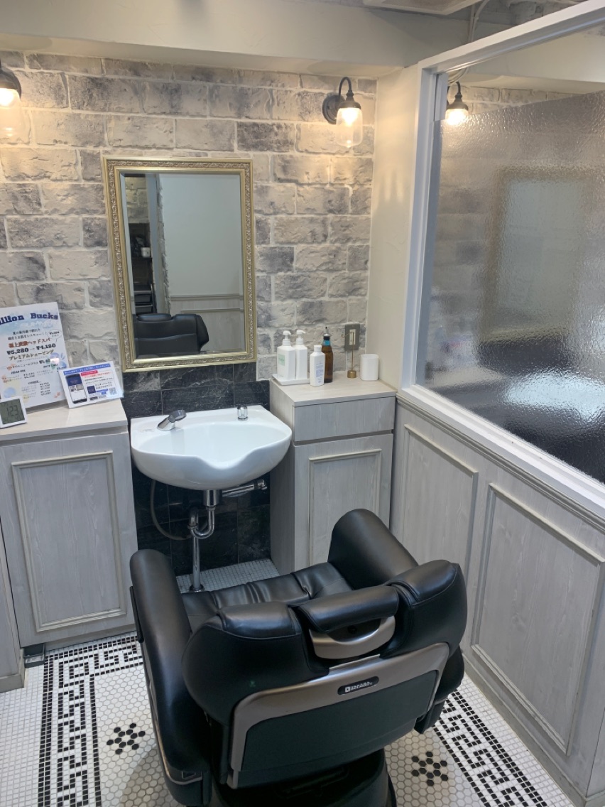 Million Bucks barber shop  御徒町店の内観・外観1