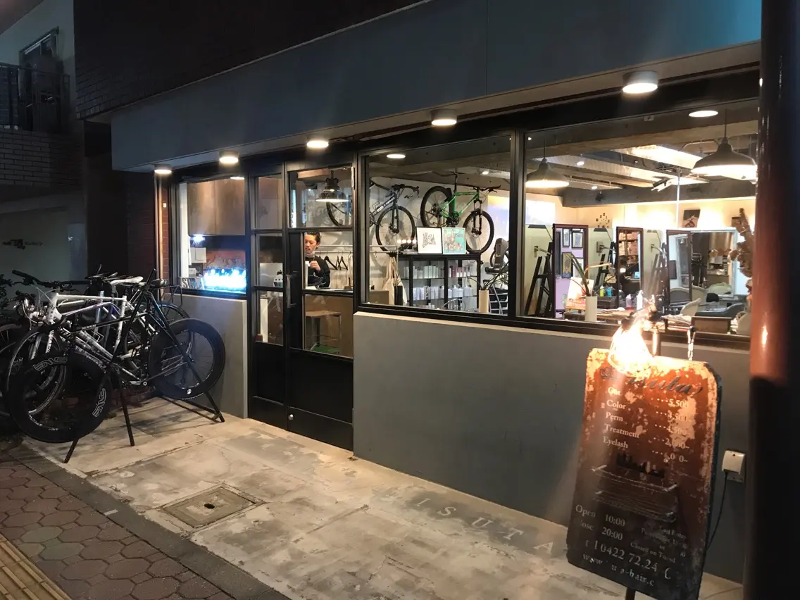 ISUTAの内観・外観1