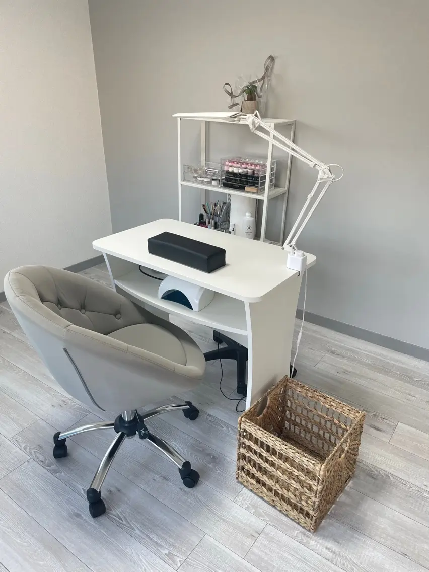 nail salon  aloaloの内観・外観1