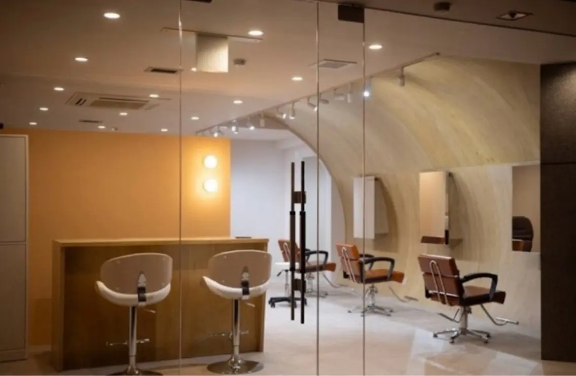 hair design BRATの内観・外観1