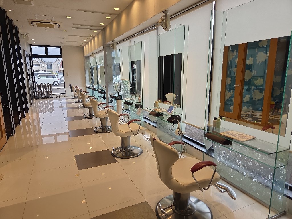 HAIR&MAKE EARTH 名取店の内観・外観2