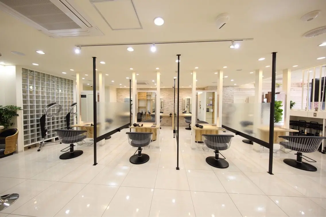 HAIR ＆ MAKE Seek　NEXT八王子の内観・外観1