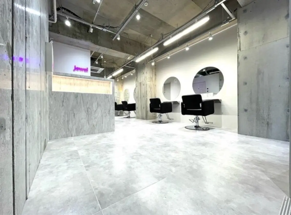 Agu hair jewel 北仙台駅前店【アグ ヘアー ジュエル】の内観・外観1