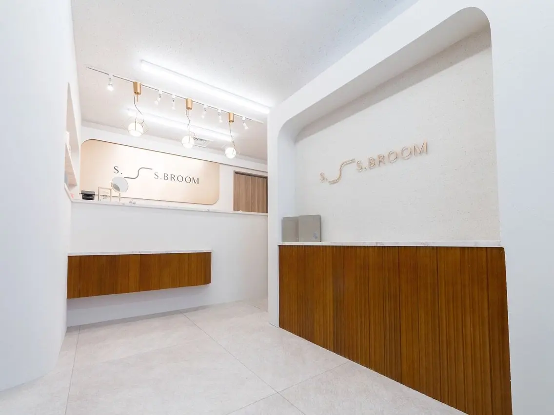 S.BROOM 梅田店の内観・外観1