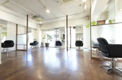 hair&make luxielの内観・外観1