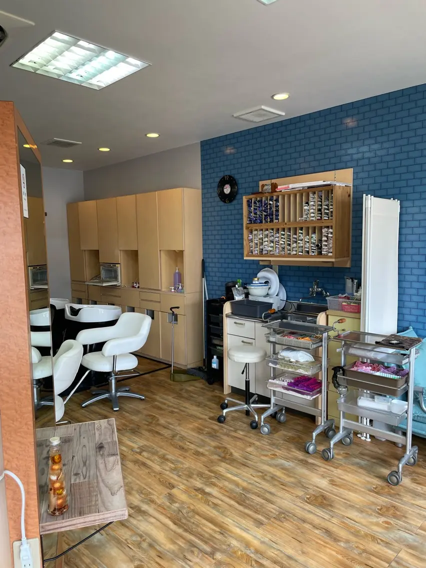 hair  clinic dandelionの内観・外観2