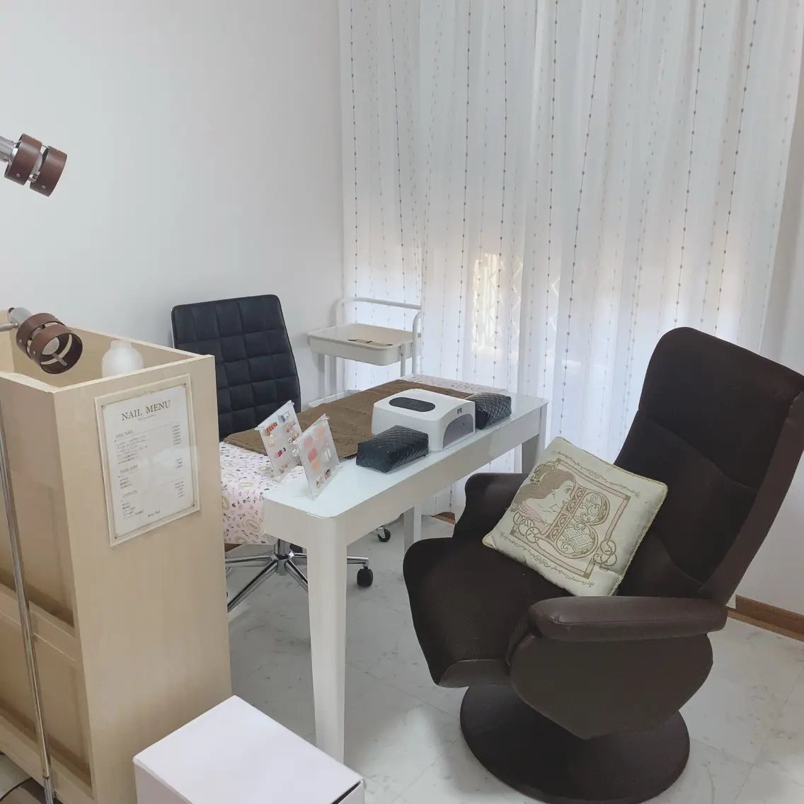ROSY NAILの内観・外観2