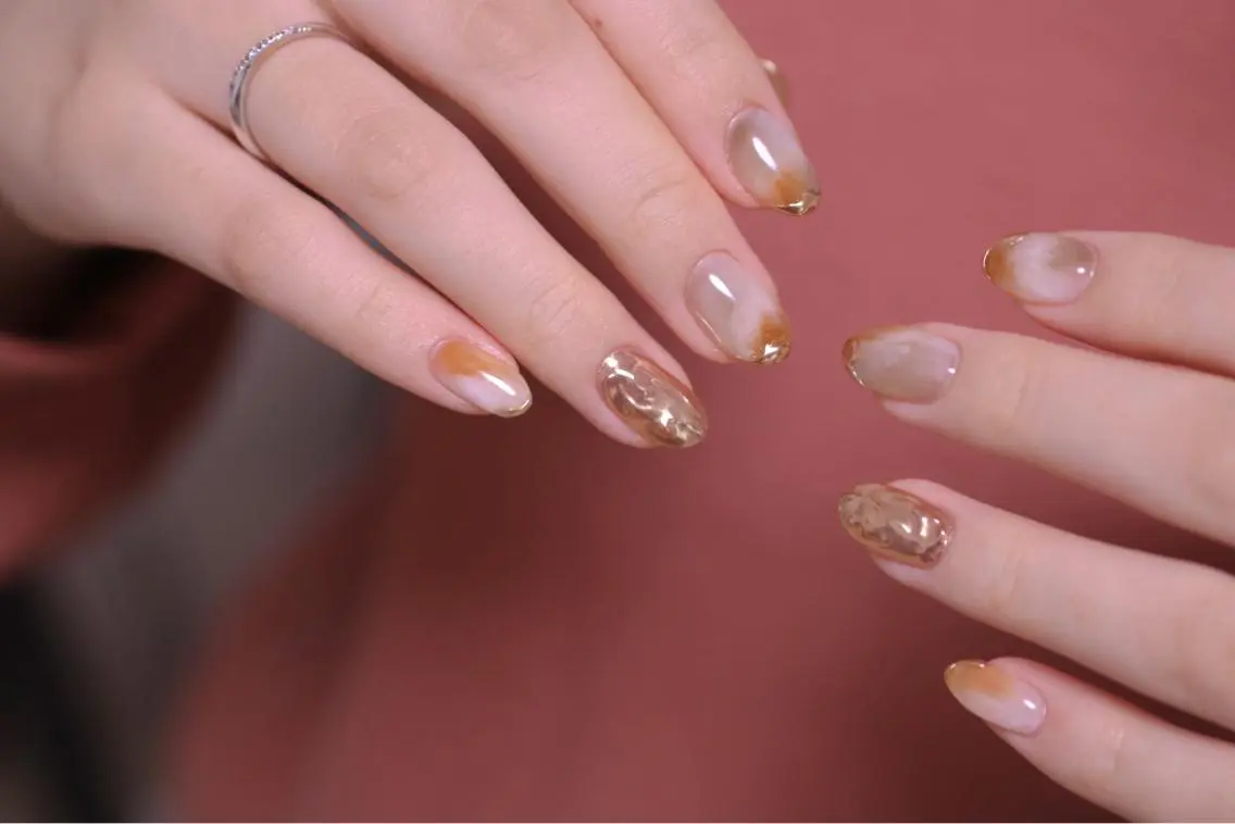 ネイル オーロラネイル カジュアル 長さ出し ジェルネイル 韓国ネイル ハンドネイル MH Nailのネイルデザイン
