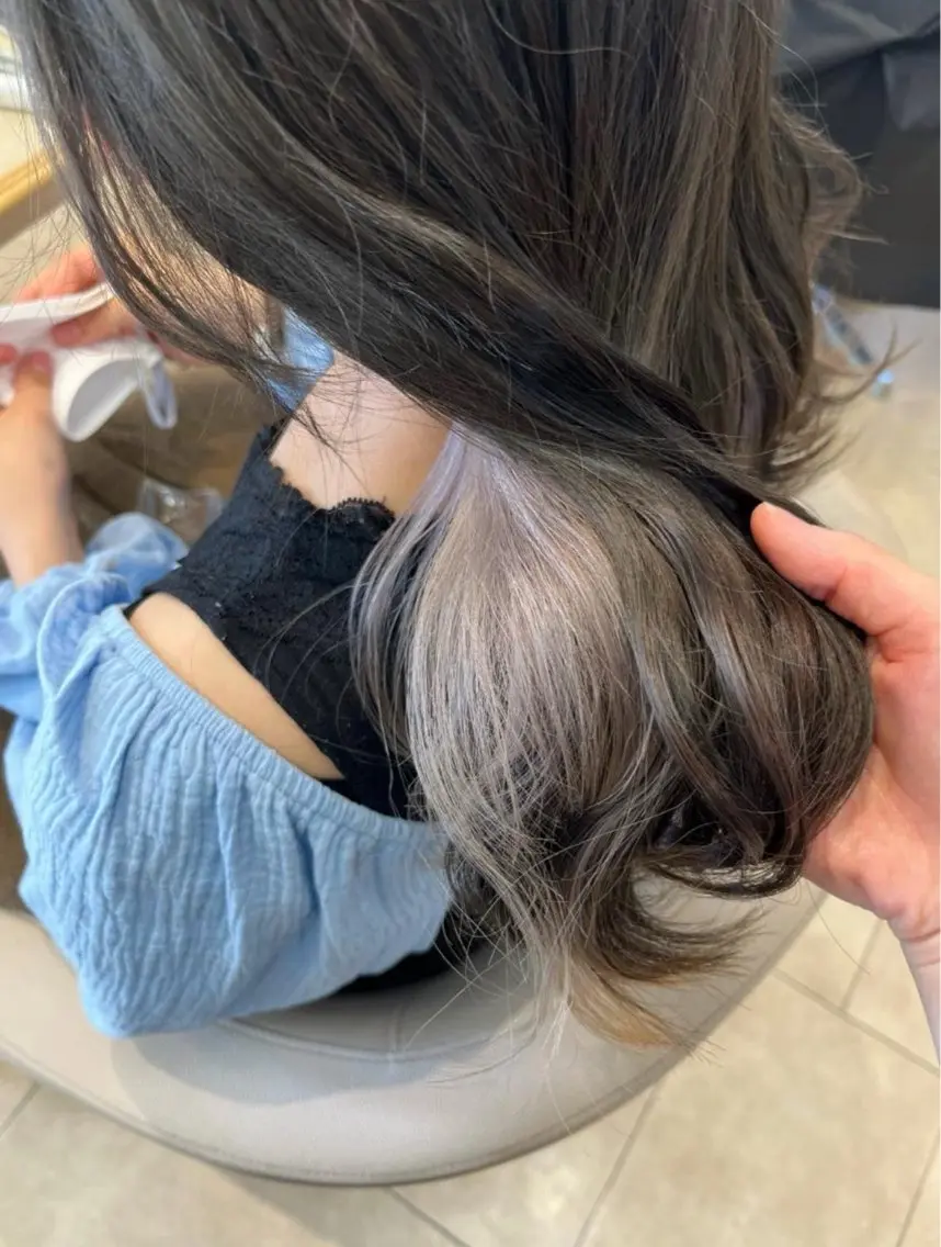 セミロング カラー ヘアカラー トリートメント 暖色/ブリーチカラー 🎀 M i k uのヘアスタイル