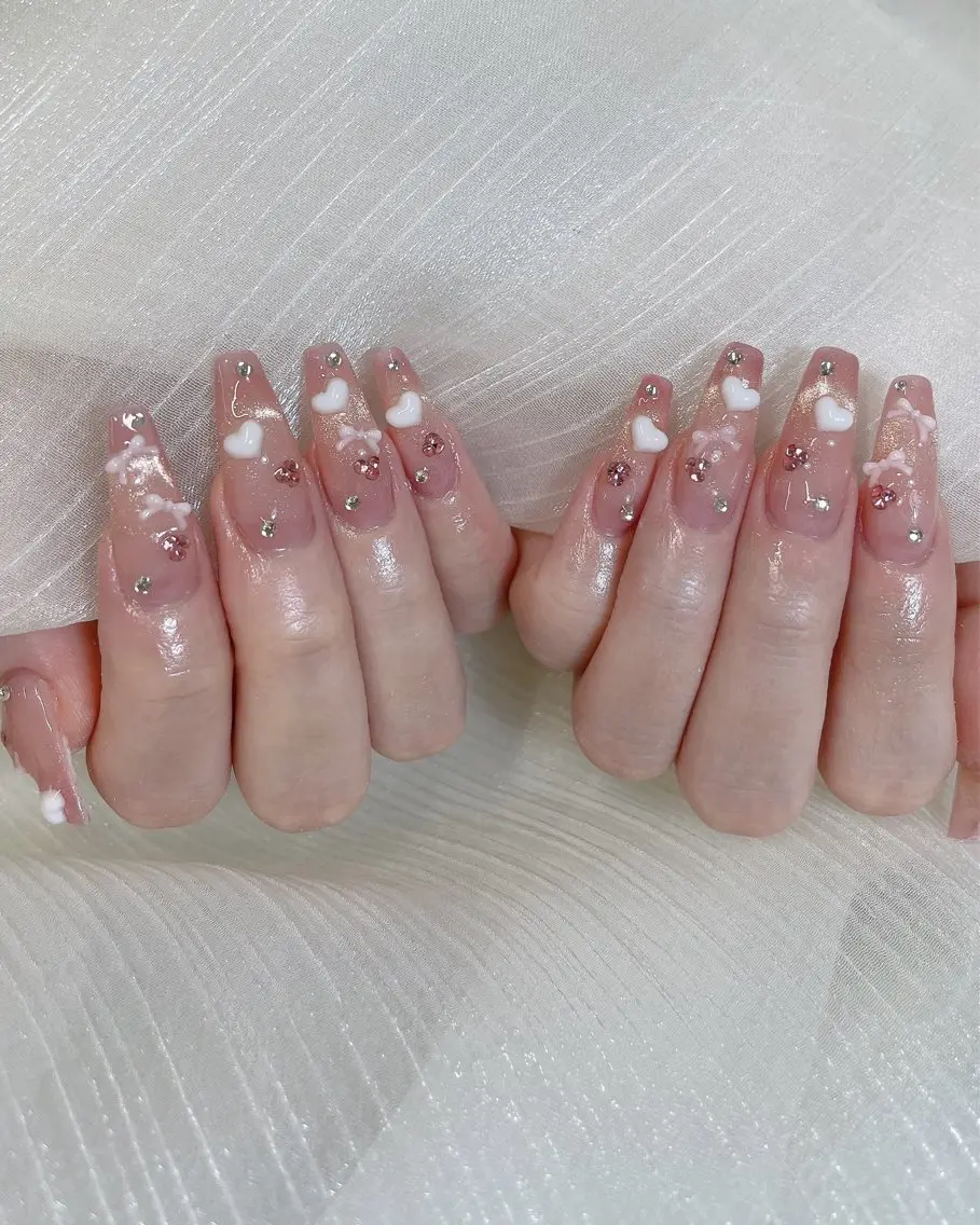 ネイル チークネイル ドット フレンチネイル ハート キラキラネイル ハンドネイル Speraネイル 大宮店🎀のネイルデザイン