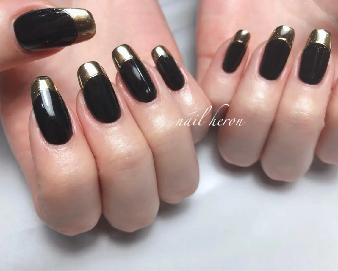 ネイル ゴールド ハンドネイル saki_ nail heronのネイルデザイン
