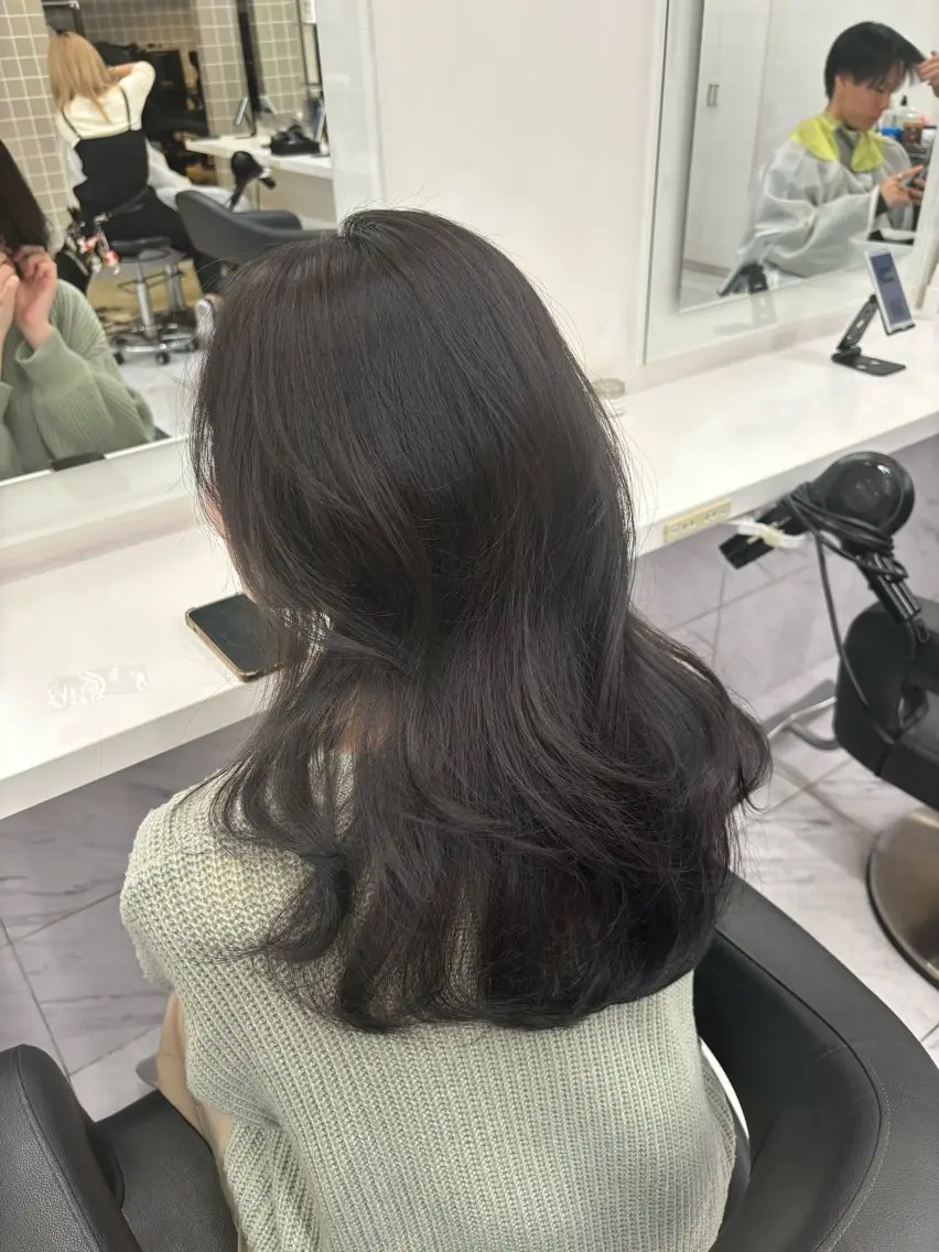 ロング カラー 抜け感レイヤー︴ ニュアンスカラーのヘアスタイル
