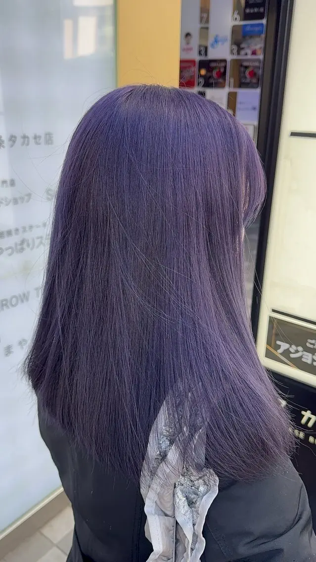ミディアム カラー ヘアアレンジ ディープラベンダー ラベンダーカラー ヘアカラー ホワイトカラー/ ピンクベージュにったのヘアスタイル