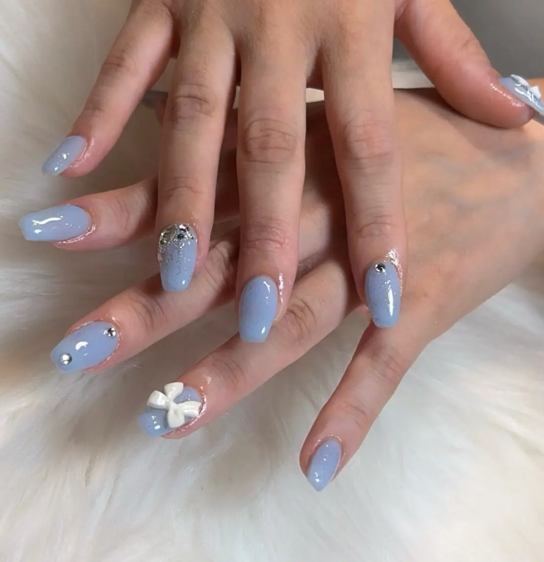 ネイル ブルー ぷっくりネイル リボン シンプルネイル ストーンネイル 🫧yua 🌸🫧のネイルデザイン