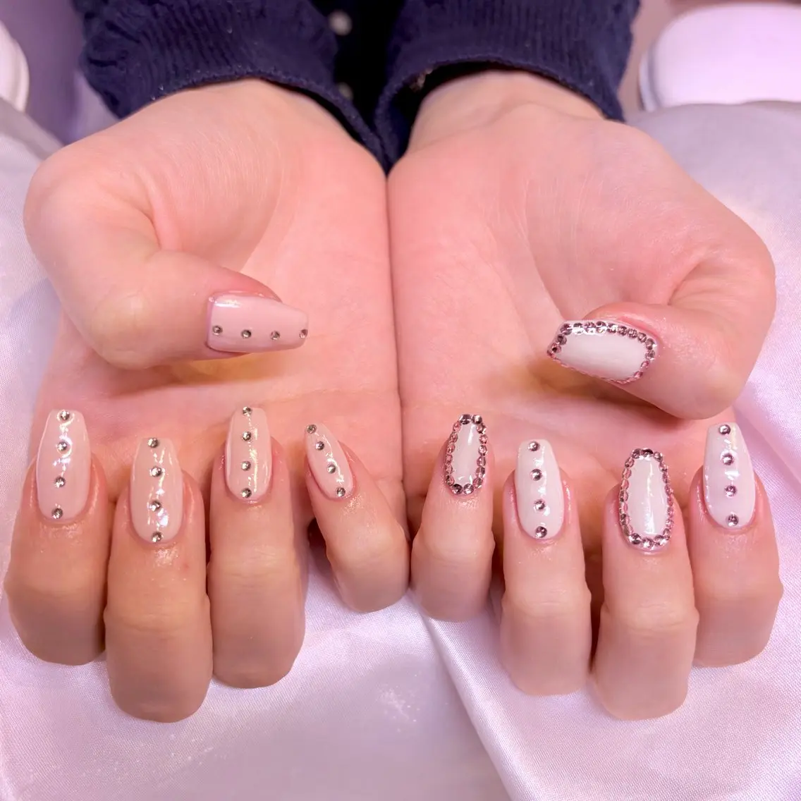 ネイル ストーンネイル ハンドネイル nail salon e'mu💐のネイルデザイン