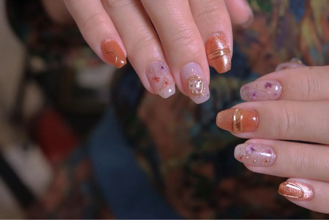 ネイル オーロラネイル カジュアル 長さ出し ジェルネイル 韓国ネイル ハンドネイル MH Nailのネイルデザイン