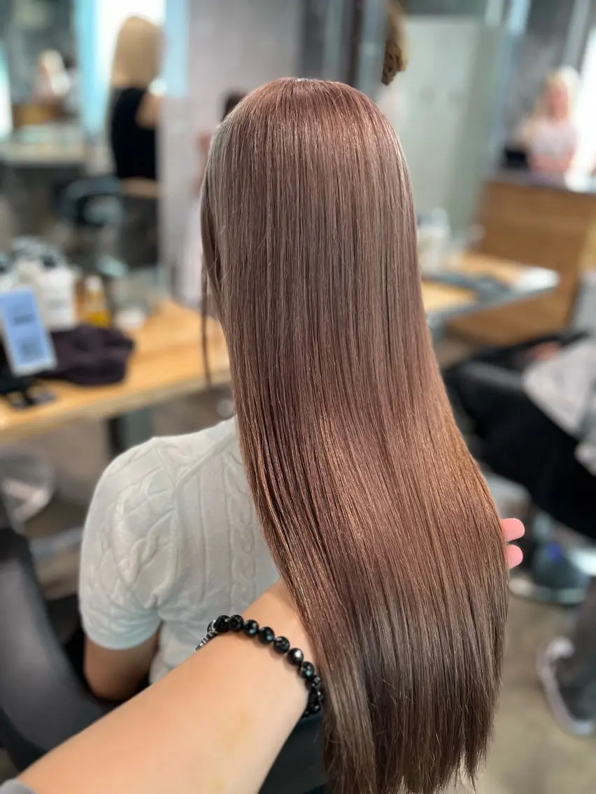 ロング カラー ヘアカラー ハイトーンカラー 🦄レイヤーカットのヘアスタイル