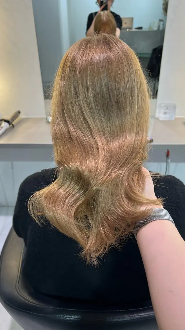 ミディアム ヘアカラー VISION 巻幡野花のヘアスタイル