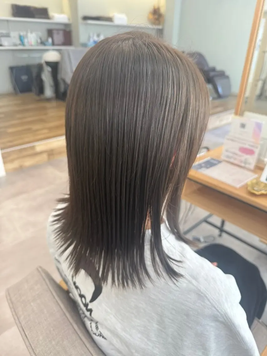 ミディアム 柴原 杏梨のヘアスタイル