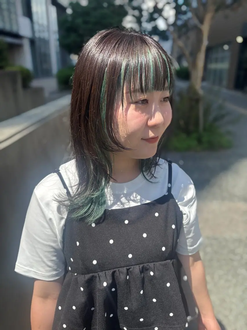 セミロング カラー インナーカラー ミント ミントグリーン 顔周りカット レイヤーカット ヘアカラー NONOKA Zina千早店のヘアスタイル