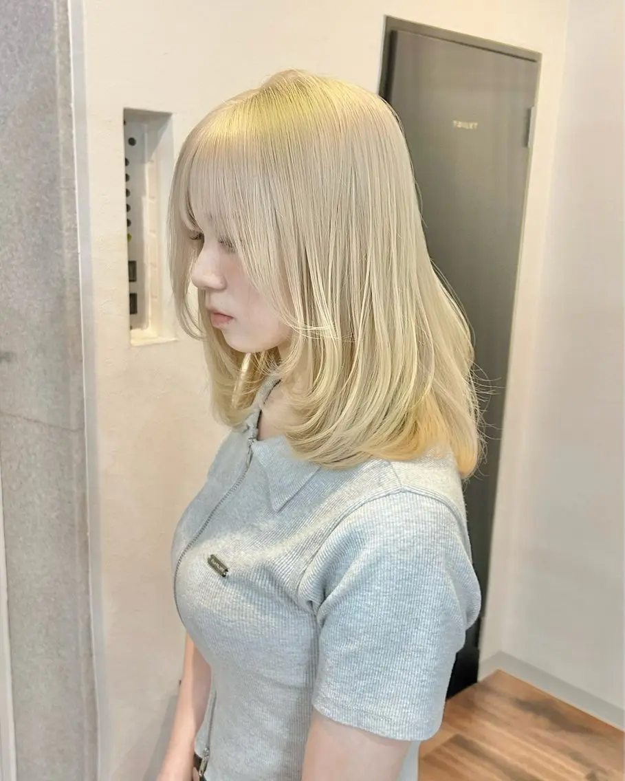 ミディアム カラー ミディアムレイヤー ブロンド ハイトーンカラー レイヤーカット カット ヘアカラー トリートメント 🌸MAYU🌸 ハイトーン➕レイヤーのヘアスタイル