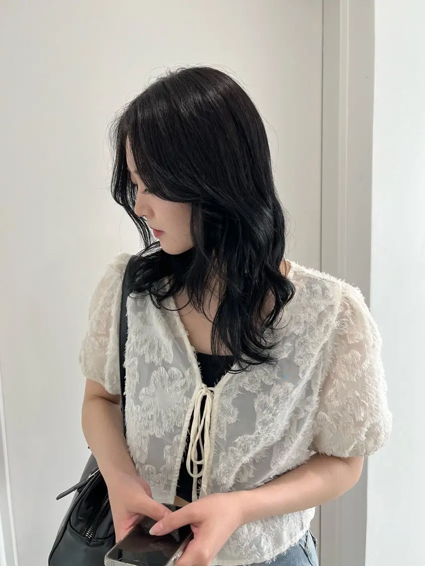 ミディアム カラー 黒髪 ブルーカラー ブルーブラック ボブパーマ/縮毛矯正 /かわいい/せき🫧のヘアスタイル