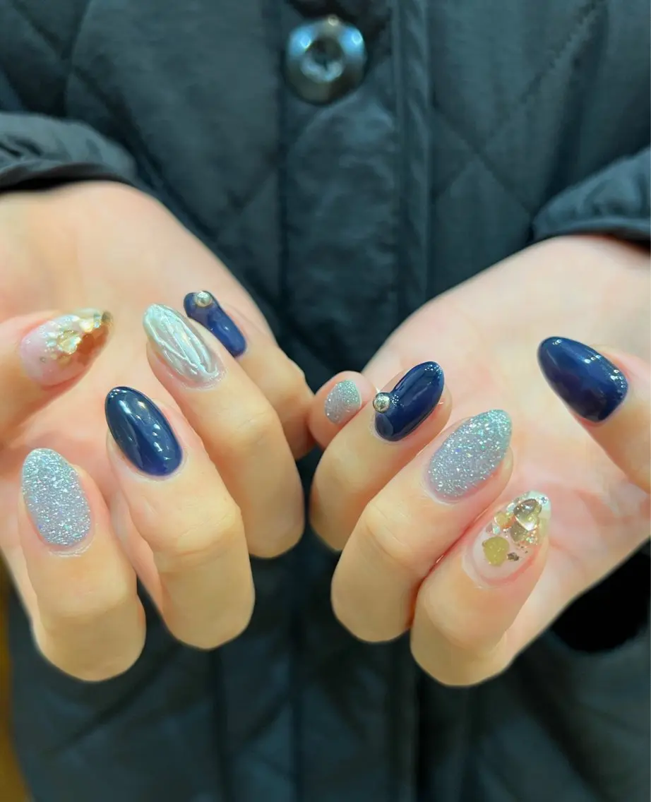 ネイル ネイビー ニュアンスネイル ストーンネイル ハンドネイル ヘアメイクネイリスト hidemi中目黒のヘアスタイル