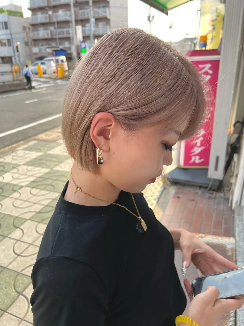 ショート カラー ショートボブ バレイヤージュ ブリーチ ケアブリーチ 透明感カラー 村岡 芽衣のヘアスタイル