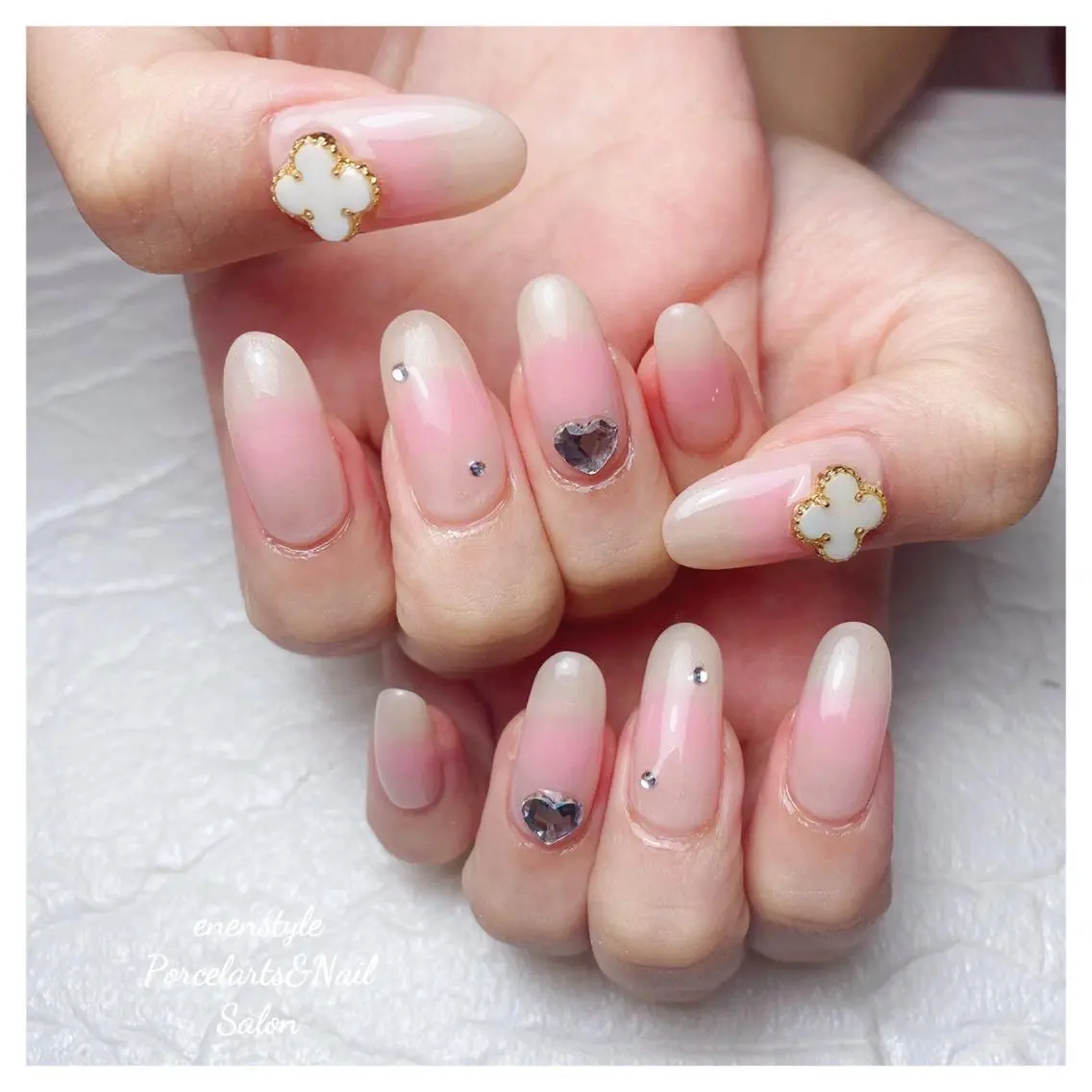 ミディアム ネイル ハンドネイル 🐾enen style 🐾のネイルデザイン