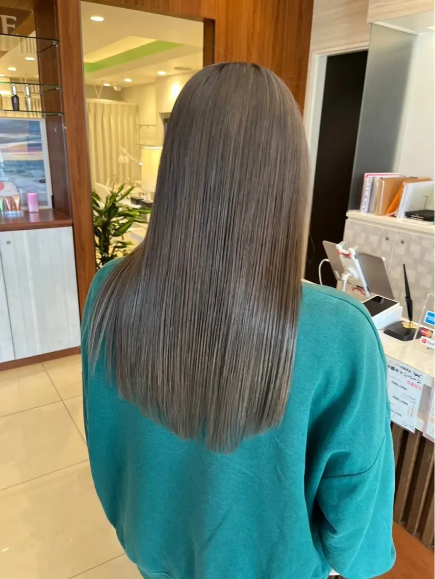 ロング カラー ベージュカラー オリーブベージュ 河口 勝博のヘアスタイル