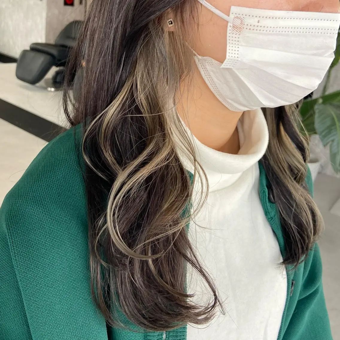 ロング カラー ヘアアレンジ ベージュカラー イヤリングカラー ホワイトベージュ TIDEHAIR SHIHOのヘアスタイル