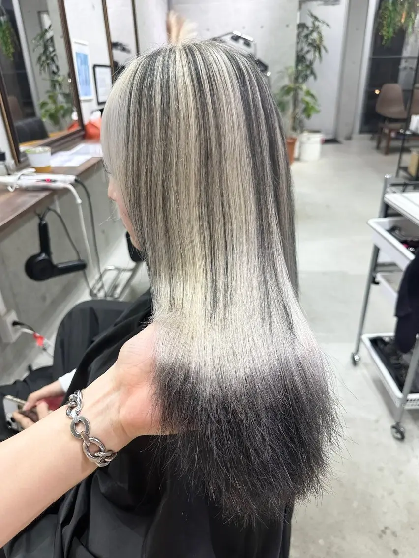 セミロング カラー ヘアカラー かずくん🦩名古屋 ハイトーン/レイヤーのヘアスタイル