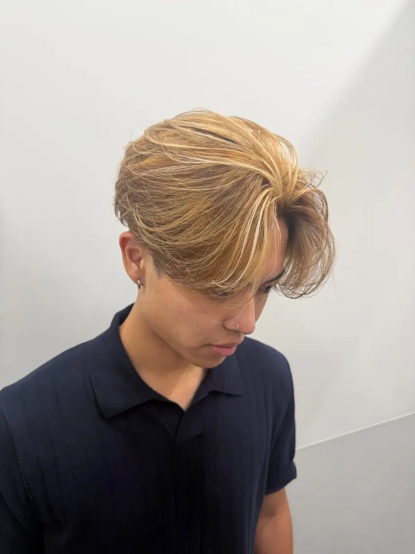 ミディアム パーマ メンズ ミディアムパーマ センターパート フェザーパーマ メンズハイトーン メンズパーマ カット パーマ 💈ニュアンスパーマ センターパート💈のヘアスタイル