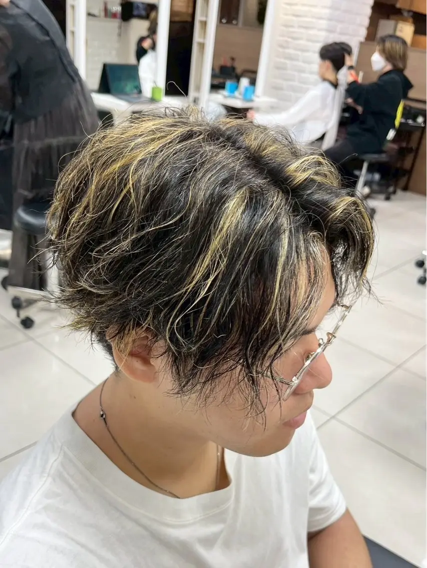 【メンズは迷ったらコレ‼️】ハイライトブリーチ&カラー&トリートメントの写真